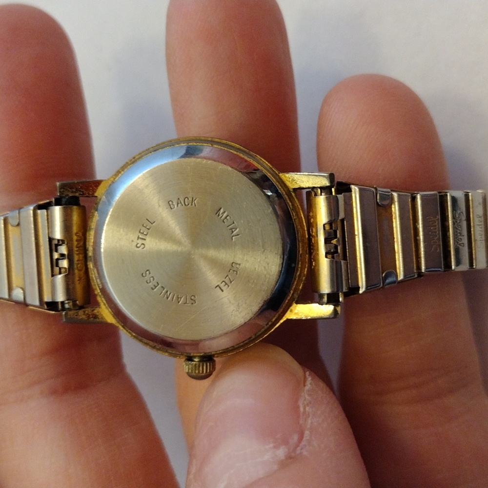 SOLD!! Vintage 18K Gold Plated Speidel Women's Watch w Diamond Accent! - Picture 5 of 9